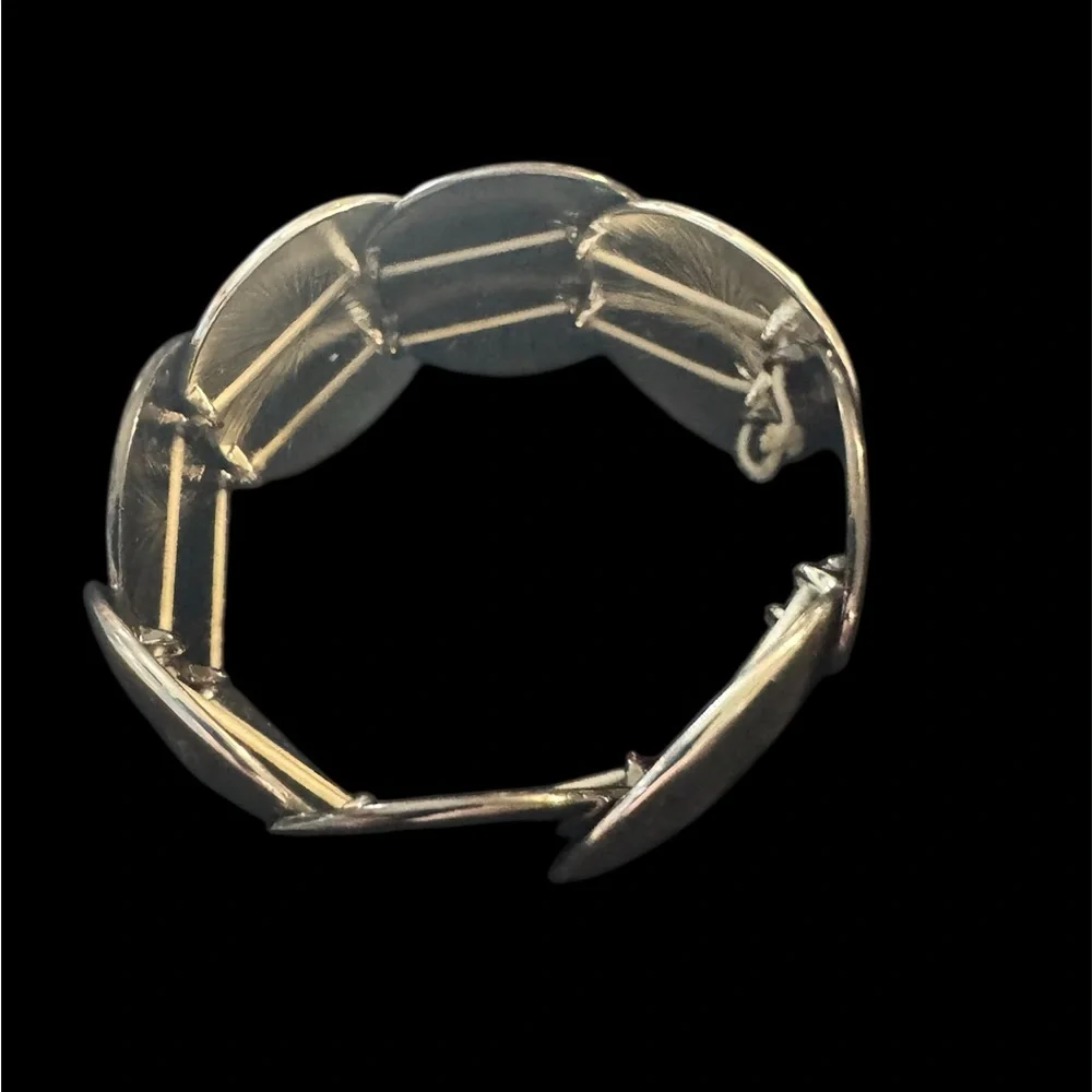 Elegant Silver tone hammered Disc bracelet